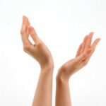 Про здоров’я: причини пітливості рук