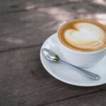 Чи можна пити остиглу каву: терміново позбувайтеся цієї звички