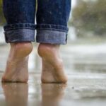Як справитися з пітливістю ніг — дерматологи розповіли, як полегшити стан
