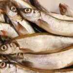 Поїдаючи дрібну рибку цілком, можна знизити ризик ранньої смерті