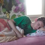 Лікар розповів, яку позу найкраще обрати для сну, щоб вранці…