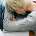 Спите достатньо, але все одно втомилися? Причини, які вас здивують