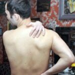 Біль у спині: коли вона вказує на серйозні проблеми