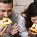 Чим небезпечні пізні їди?