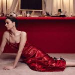 Як одягтися на новорічний корпоратив 2025/2026: огляд 3 колекцій від російських брендів