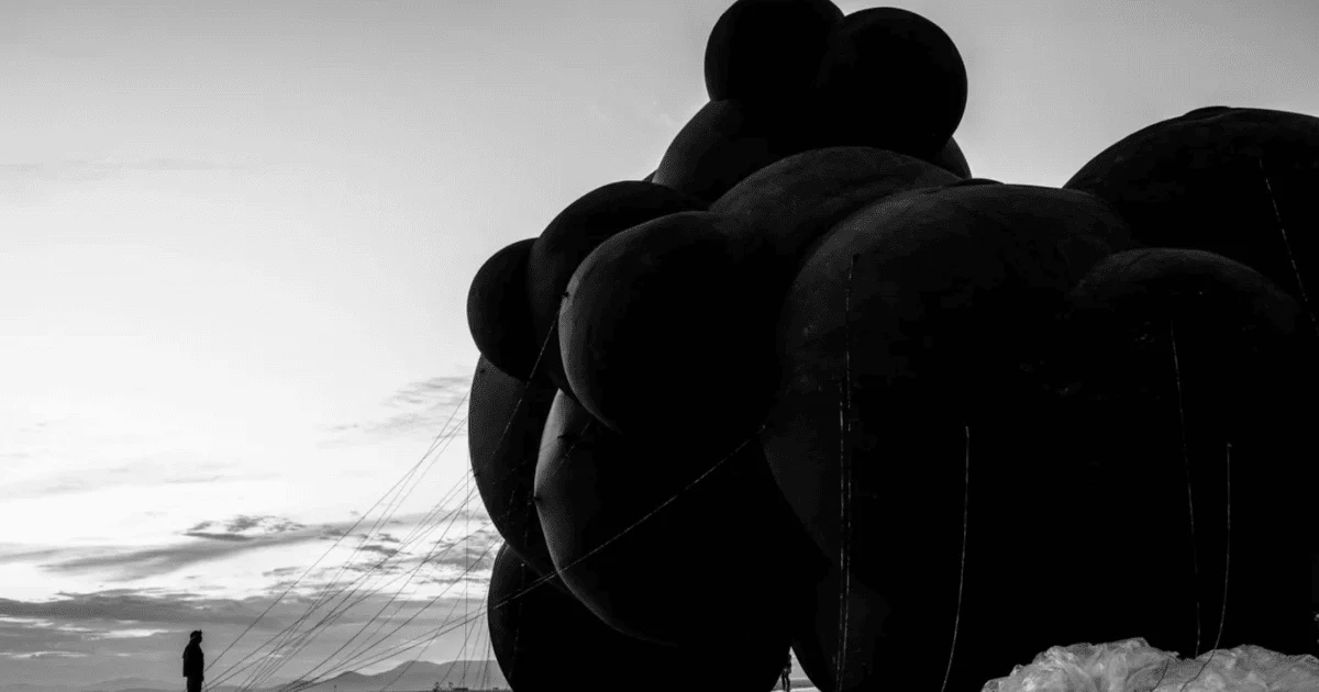 Інсталяція Black Cloud