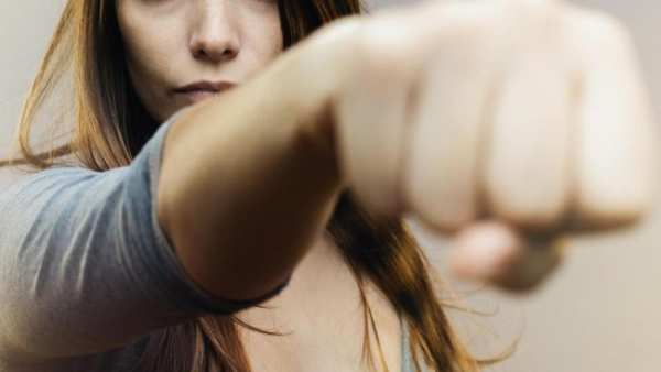 Самооборони для жінок. Як самостійно напрацювати удар?