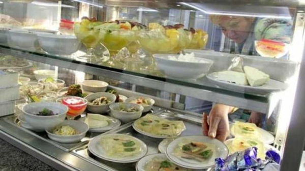 У парламентській їдальні інспектують через можливе отруєння депутатів.