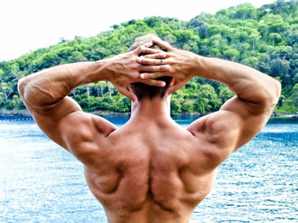 Як накачати широкі плечі?