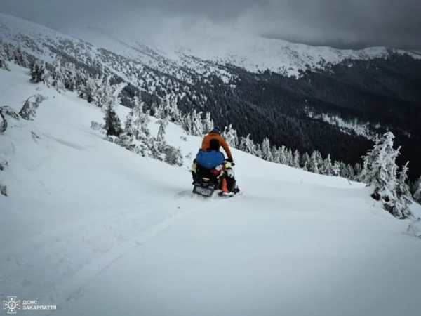 Двоє подорожуючих зледеніли та ледь не згинули від холоду в районі Чорної…