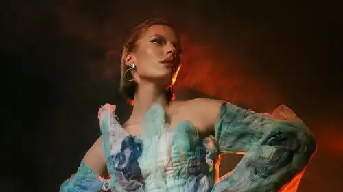 Хто цікавить заможних пані під час війни?