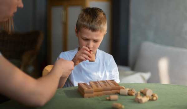 Розлад аутистичного спектру: що вам потрібно про це знати