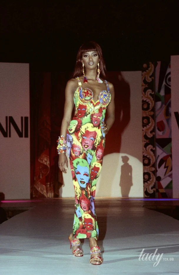 Супермодель Наомі Кемпбелл демонструє сукню Versace, 1991 рік / © Getty Images