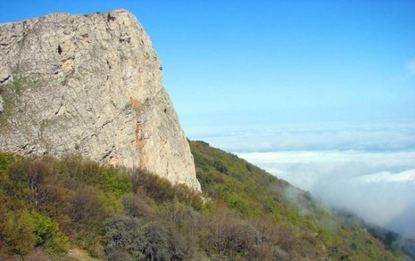 Що можна побачити в Криму? Найкращий маршрут через Ай-Петринську яйлу