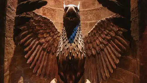 Яке твоє місце тут? Чому товариш – Мінотавр, а співробітник – Сфінкс?