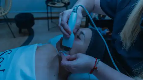 Легкий порадник з весняного догляду за шкірою: салонні та домашні процедури.