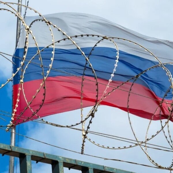 Росія вбиває, але її повертають у “світ”: обурення в ЄС через росіян…