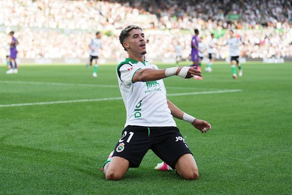 Racing Santander defeated Elche and secured their first win of the season