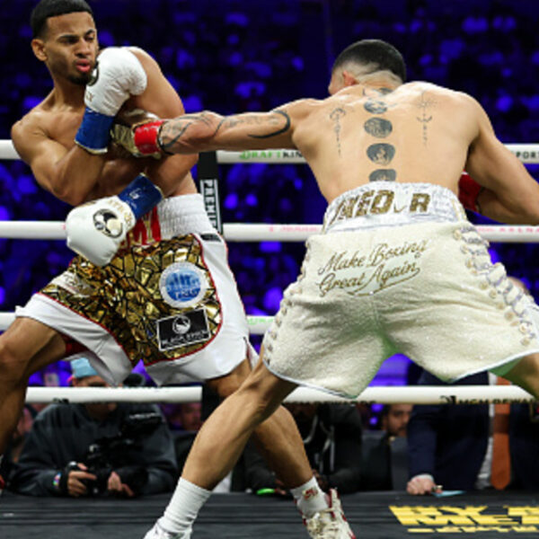 Лопес здолав Ромеро і здобув чемпіонський пояс WBA