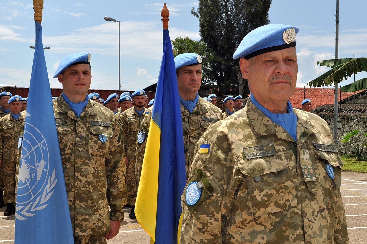 Medal_parade_Ukrainian_aviation_unit._DR_Congo_(26398751024)