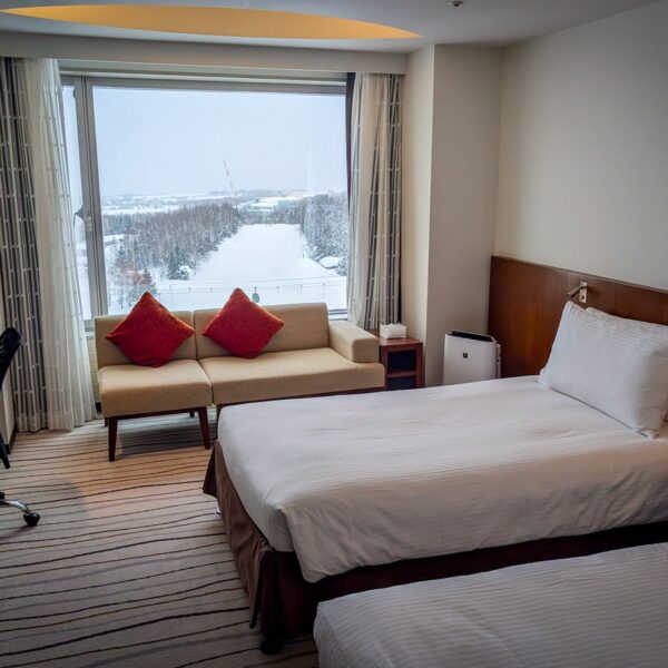 Огляд картки Hilton Honors American Express Surpass: значний потенціал за помірну плату