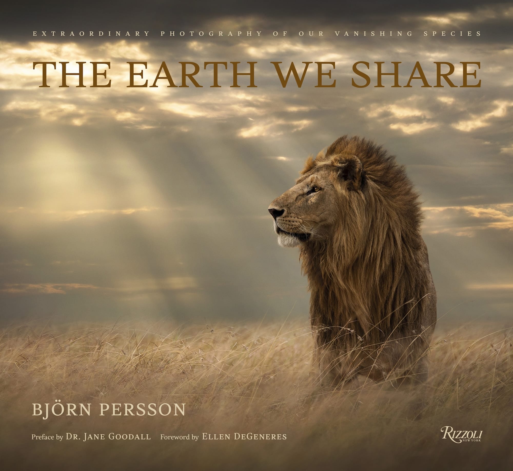 ОБКЛАДИНКА КНИГИ 'THE EARTH WE SHARE' З ФОТОГРАФІЯМИ БЙОРНА ПЕРССОНА, ІЗ ЗОБРАЖЕННЯМ ЛЕВА