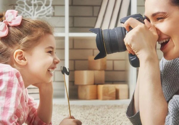 Фотограф припинив публікувати дитячі фото через суд щодо захисту зображень дітей, створених ШІ