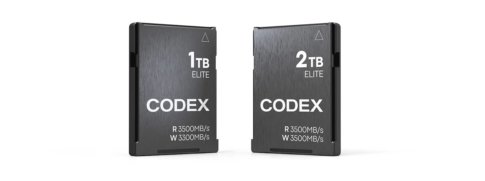 Дві чорні карти пам'яті Codex Elite об'ємом 1 ТБ та 2 ТБ стоять вертикально на білому тлі.