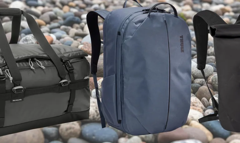 Рюкзаки та сумки Thule, REI, Osprey на тлі скель