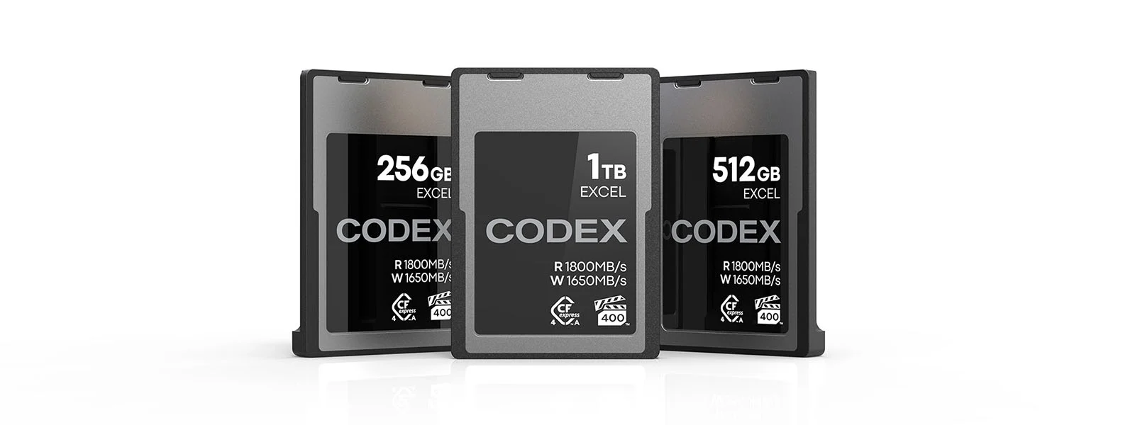 Три карти пам'яті Codex Excel CFexpress 4.0 Type A з об'ємом 256 ГБ, 1 ТБ та 512 ГБ стоять пліч-о-пліч.